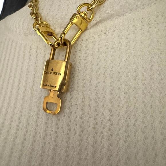 Louis Vuitton Gold Padlock #319 with LV branded chain that can be purse chain - Picture 8 of 8
